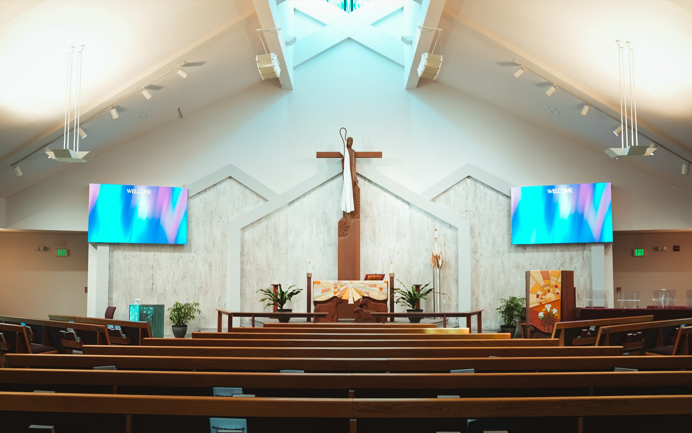 Shepherd of the Hills sanctuary in Fort Collins, CO with Altitude Cloud LED screens flanking the center cross
